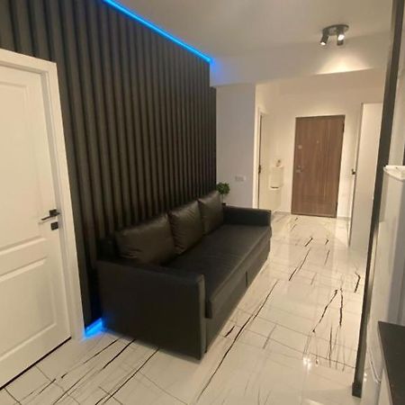 Q Luxury Apartment - Palas Center Iasi Bagian luar foto