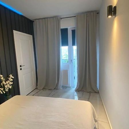 Q Luxury Apartment - Palas Center Iasi Bagian luar foto