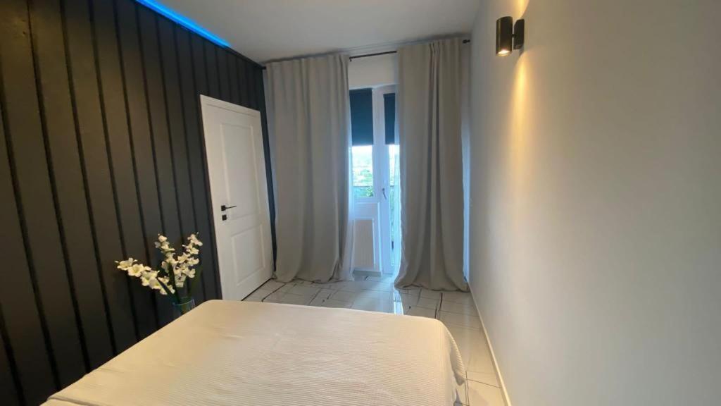 Q Luxury Apartment - Palas Center Iasi Bagian luar foto