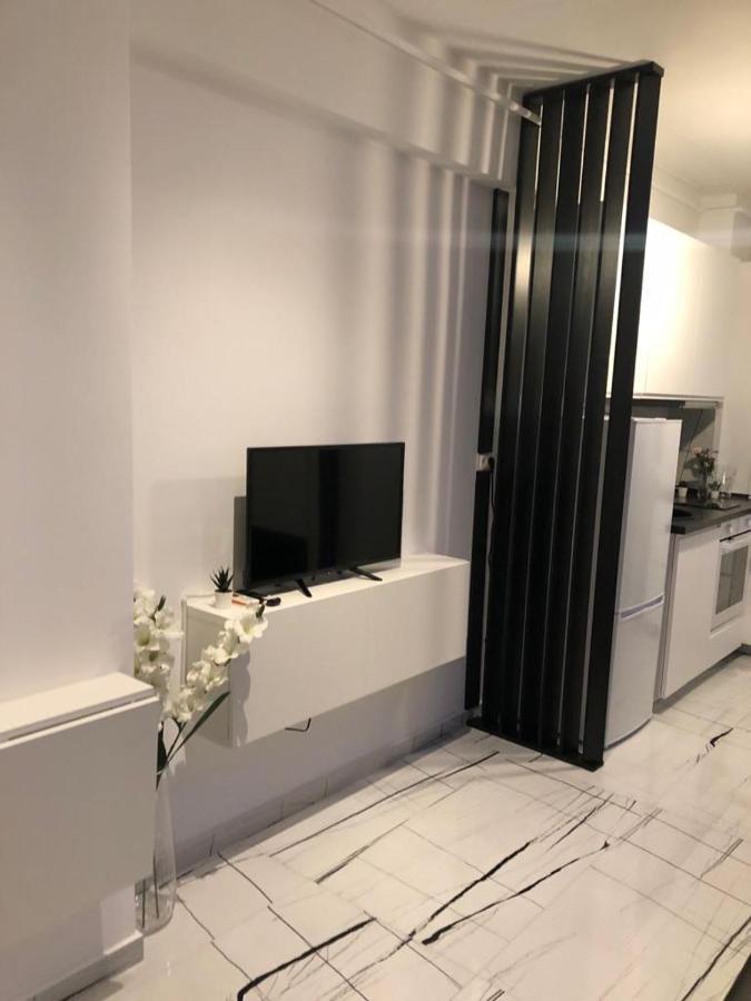 Q Luxury Apartment - Palas Center Iasi Bagian luar foto