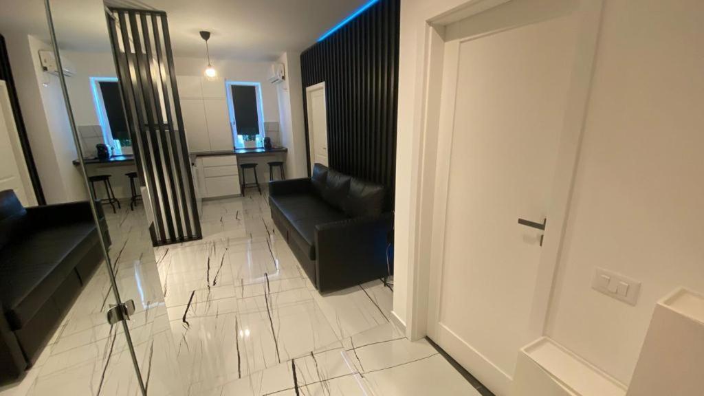 Q Luxury Apartment - Palas Center Iasi Bagian luar foto