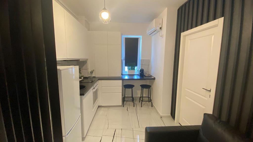 Q Luxury Apartment - Palas Center Iasi Bagian luar foto