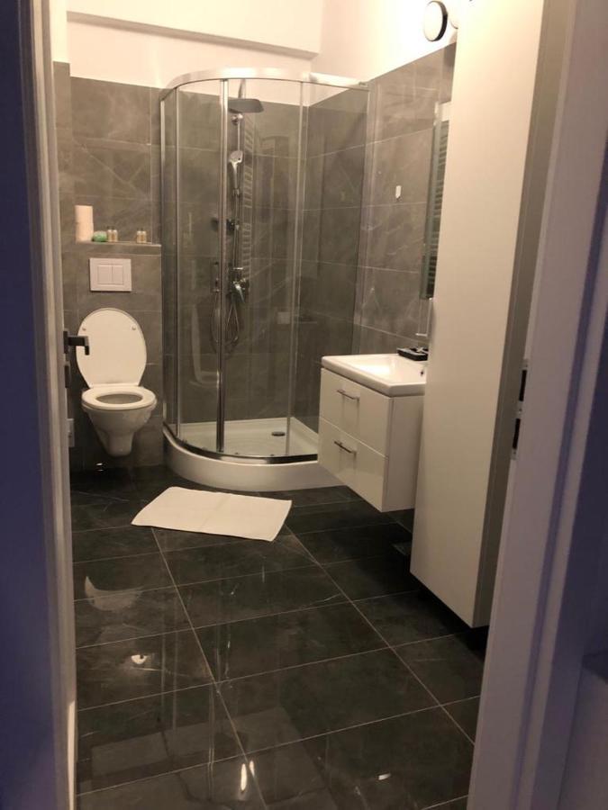 Q Luxury Apartment - Palas Center Iasi Bagian luar foto